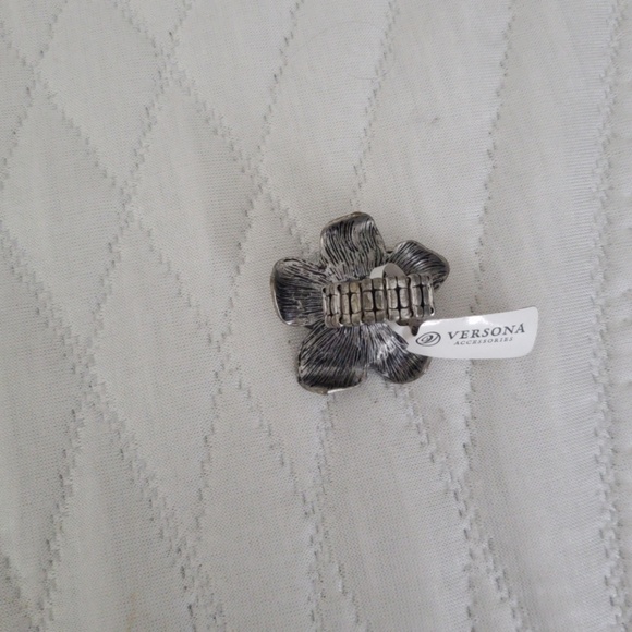 Flower ring - Picture 2 of 3